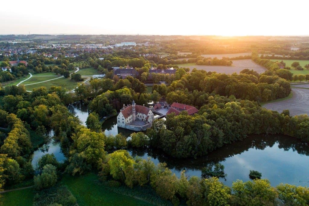 Die Burg Vischering von oben 
c. NRW Tourismus