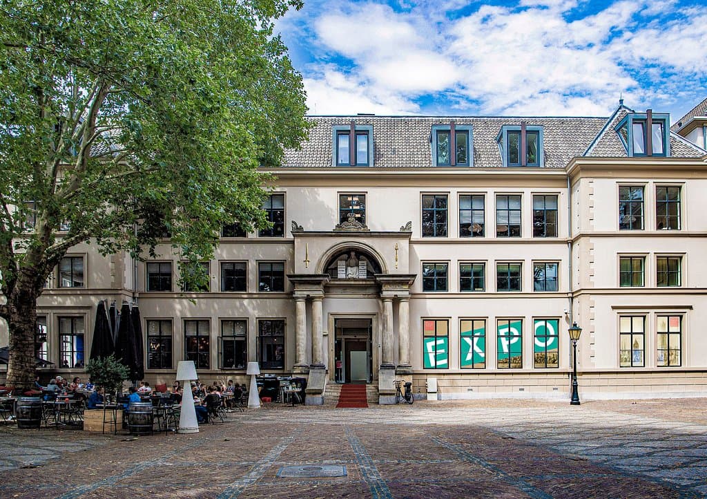 De ingang van Het Utrechts Archief expo locatie 