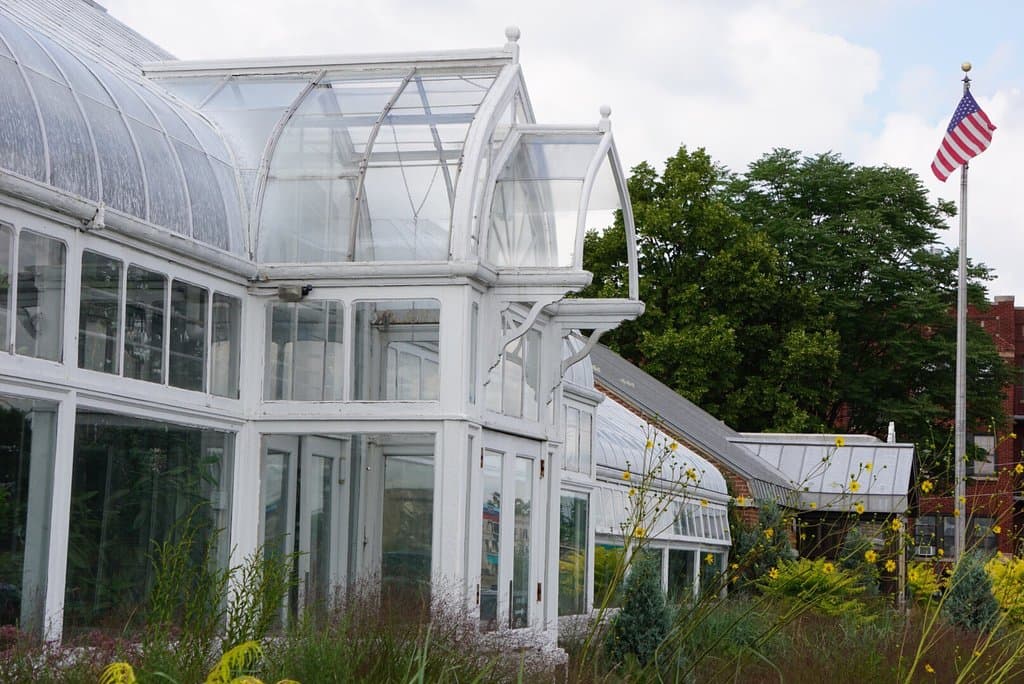 In the summer the conservatory has a couple of small outdoor gardens too.