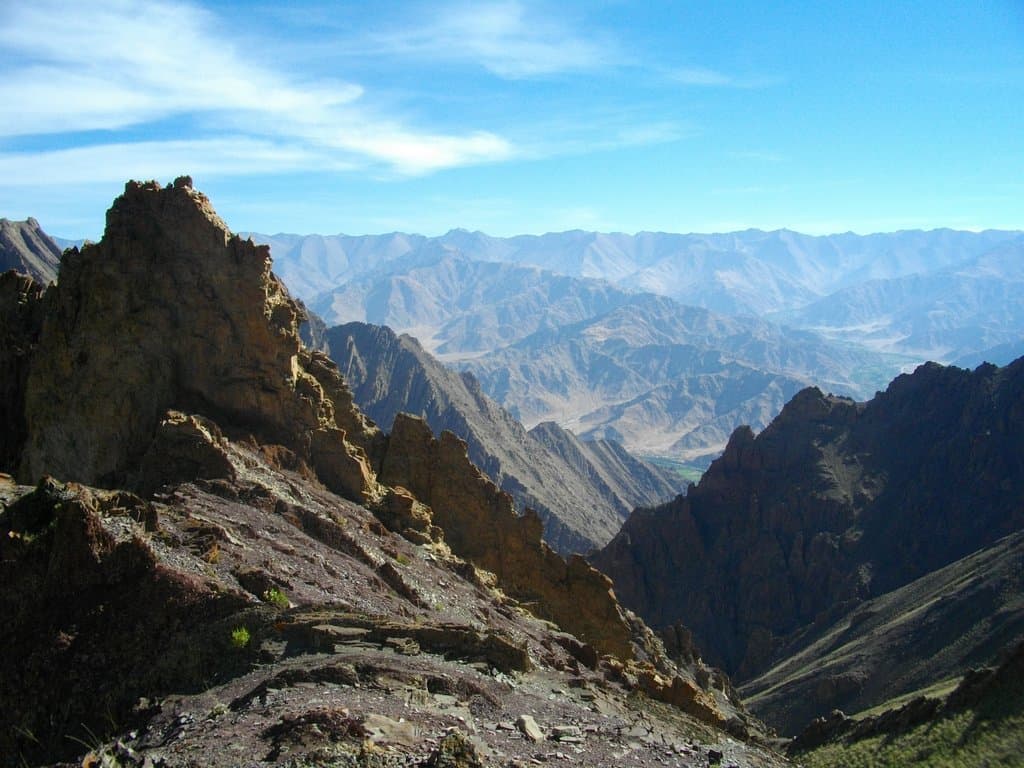 view from the pass between hemis and shang sumdo
