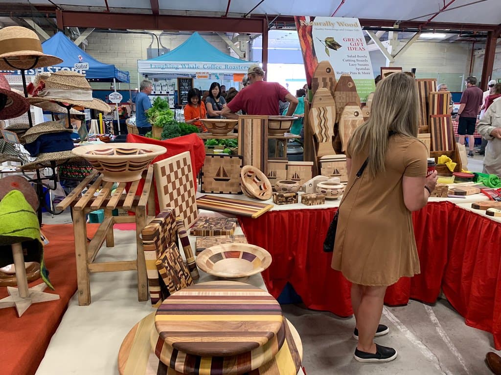 Open on every Thursday from 8:00am to noon. Great place for fresh local produce, bakeries with lots of choices, coffee and handcraft items are available too. Not so crowded.