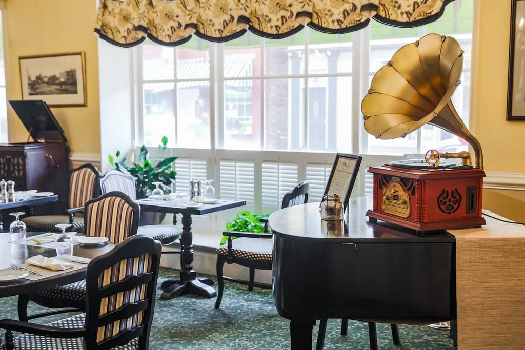 Nathaniel's offers live music every Thursday evening. 