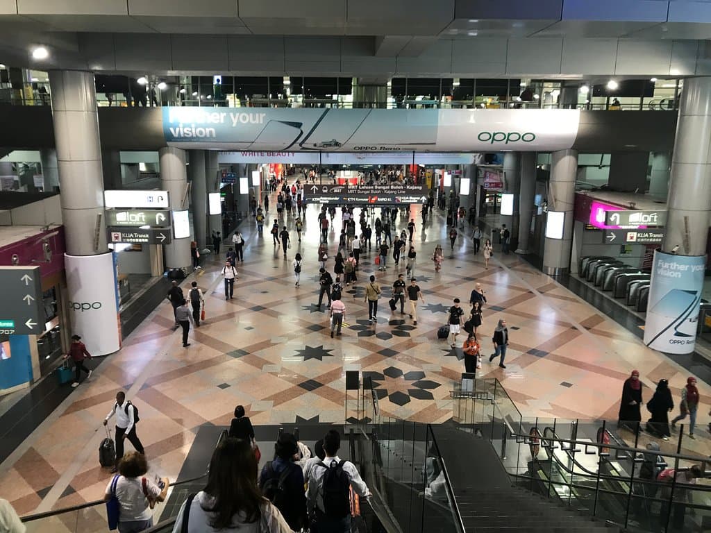 駅のメイン通路