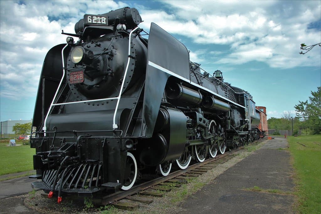 6218 and caboose 