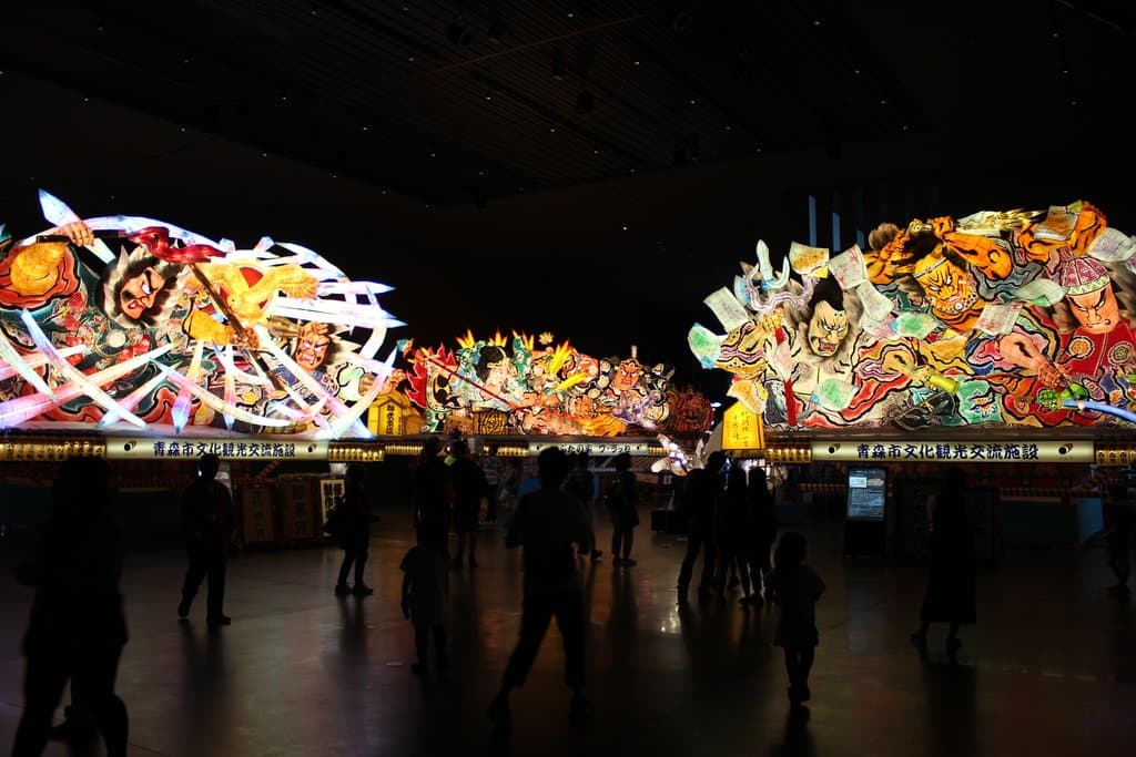 国指定重要無形民俗文化財　青森ねぶた祭　に出陣した大型ねぶた4台を常設展示。1年中青森ねぶた祭が体感できます！　　　　　　　　　館内は撮影・動画OK！ぜひ素敵な思い出を残して下さい。