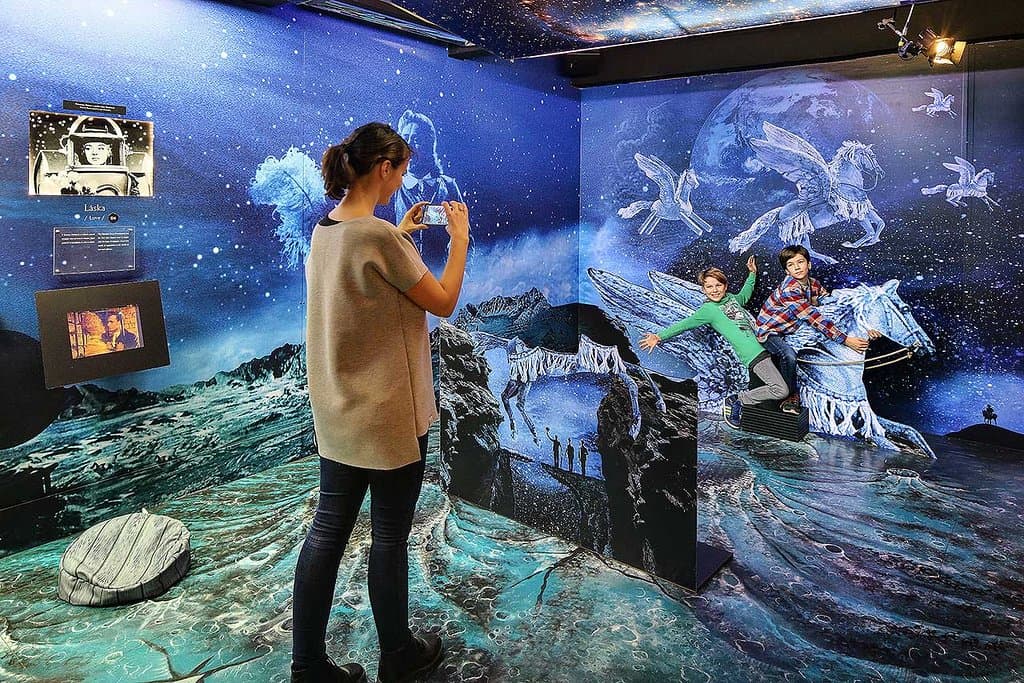 Come to walk around the Moon with Baron Munchausen and take pictures riding a flying horse!