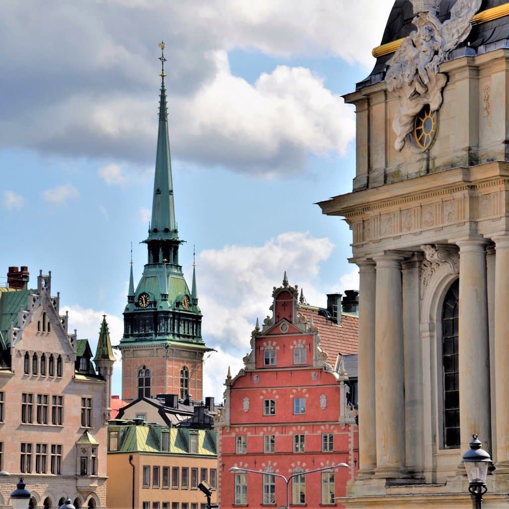 🌀Tip: The cheapest way to get from the harbor to the old town is by bus number 76, which departs directly in front of the harbor building. Between the airport and the old town there is a shuttle from Flixbus for about 6 € per person, which stops directly at the various terminals. Have you been to Stockholm before?  * * #travelblogger #wanderlust #instatravelling #travelawesome #traveltips #roundtheworld #travelcouple #travelhacks #travelcheap #stockholm #visitsweden #visitstockholm