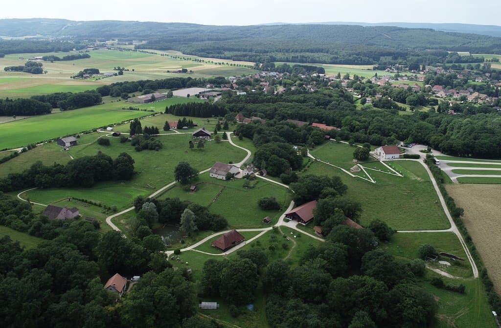 Vue aérienne du musée des Maisons comtoises