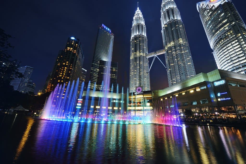 Located in the heart of Kuala Lumpur, Suria KLCC is the most iconic premier shopping destination in Malaysia. A world-class complex of over 1.17 million square feet, it is the place to go for the best shopping, dining and entertainment experience.

