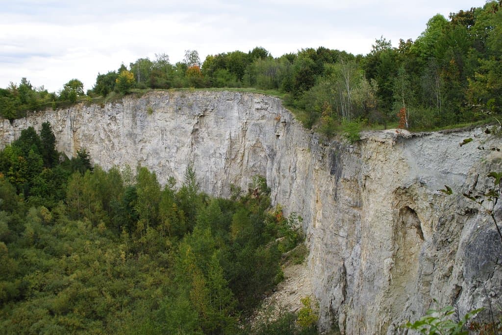 Boczna ściana kamieniołomu 
