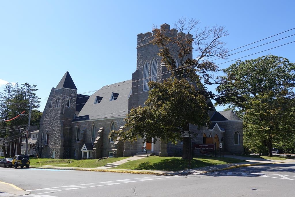 Imagine archers behind those dental-crenelated tower tops