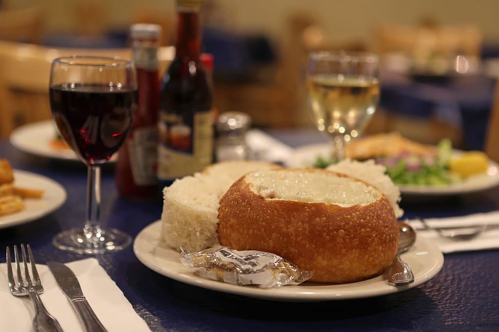 From our homemade, rich and creamy clam chowder bread bowl, to our golden fish and chips, to our delicious calamari and mouth-watering seafood pasta — there’s something for everyone.  Come dine with us and enjoy the casual, family-friendly atmosphere, and fast and friendly service which has made Sea Harvest a longtime favorite of locals and visitors alike