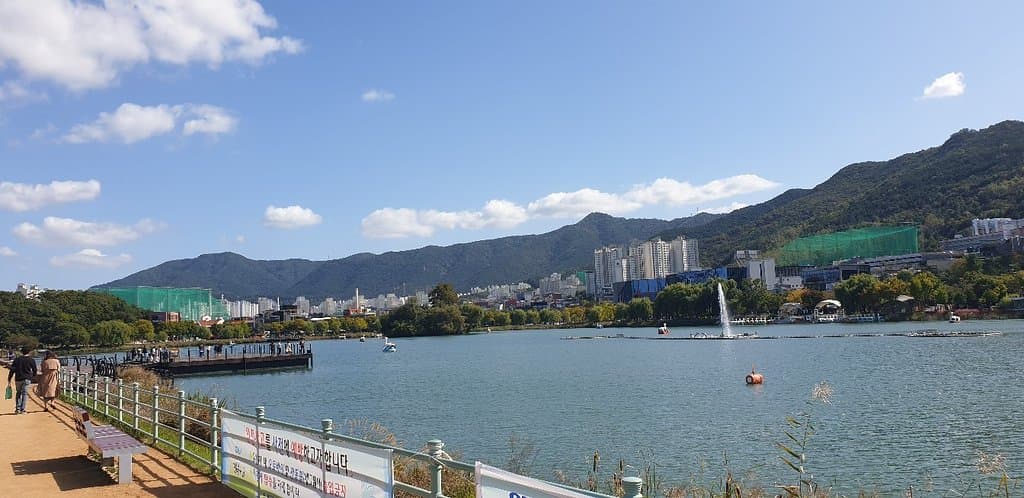 Suseong Lake