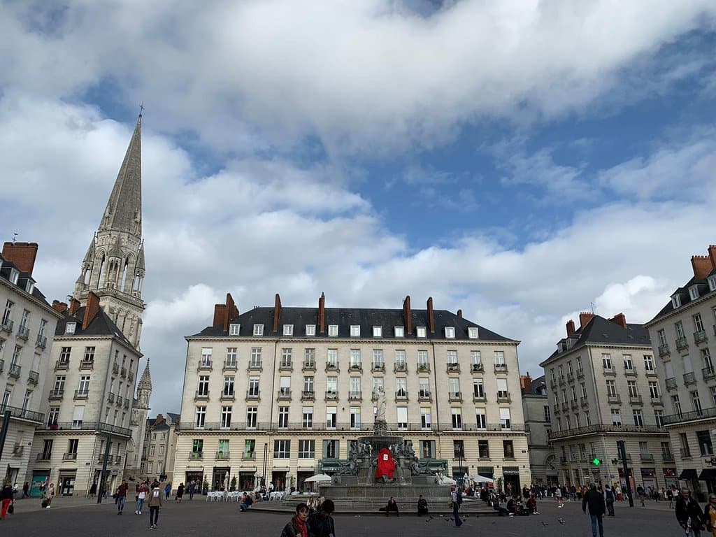 View of fountain and Cathedral 
