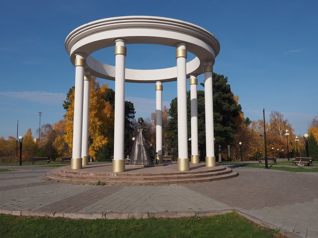 Бронзовая дама