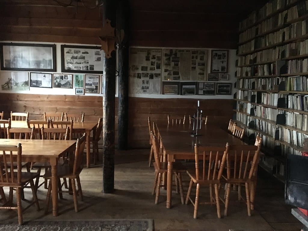 WNĘTRZE (SALA JADALNA)