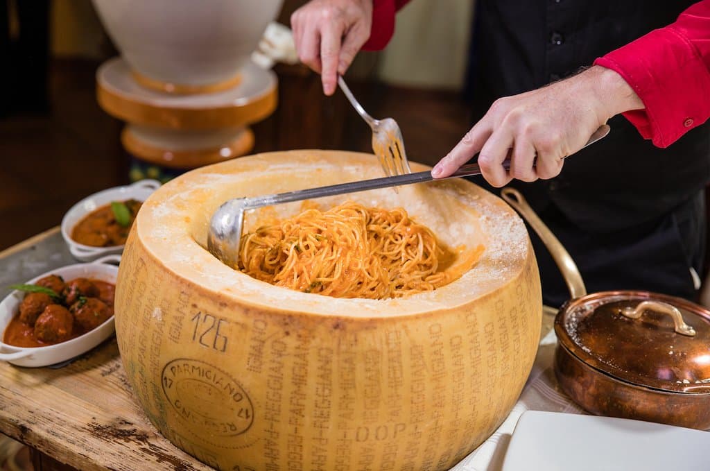 Show-Stopping Spaghetti al Formaggio Reggiano