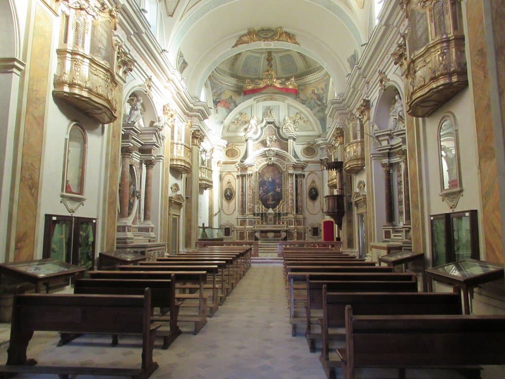 interno chiesa