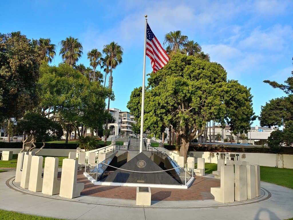 The Veterans Memorial - Redondo Beach CA (23/Sep/19).