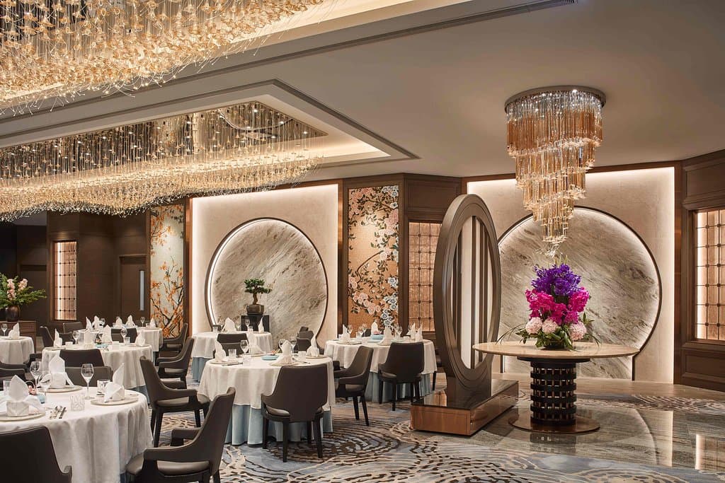 Man Ho Chinese Restaurant serves lunch and dinner daily, offering authentic Chinese fare, home-made dim sum, live seafood and exquisite ingredients. It also offers an extensive tea list sourced locally and a wide range of quality wines from around the world thoughtfully selected by the restaurant’s expert sommelier. Private dining rooms with views are available to cater to different kinds of social events and intimate gatherings.