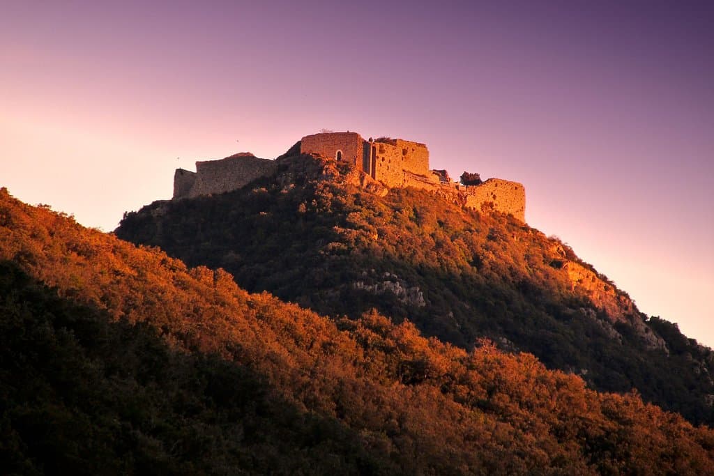 Le château de Termes au couchant, lumière hivernale, depuis le nord-ouest. En Aude Pays Cathare.