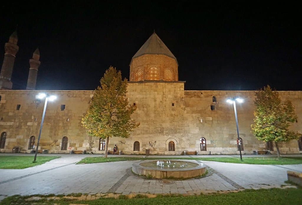 神学校の外観。