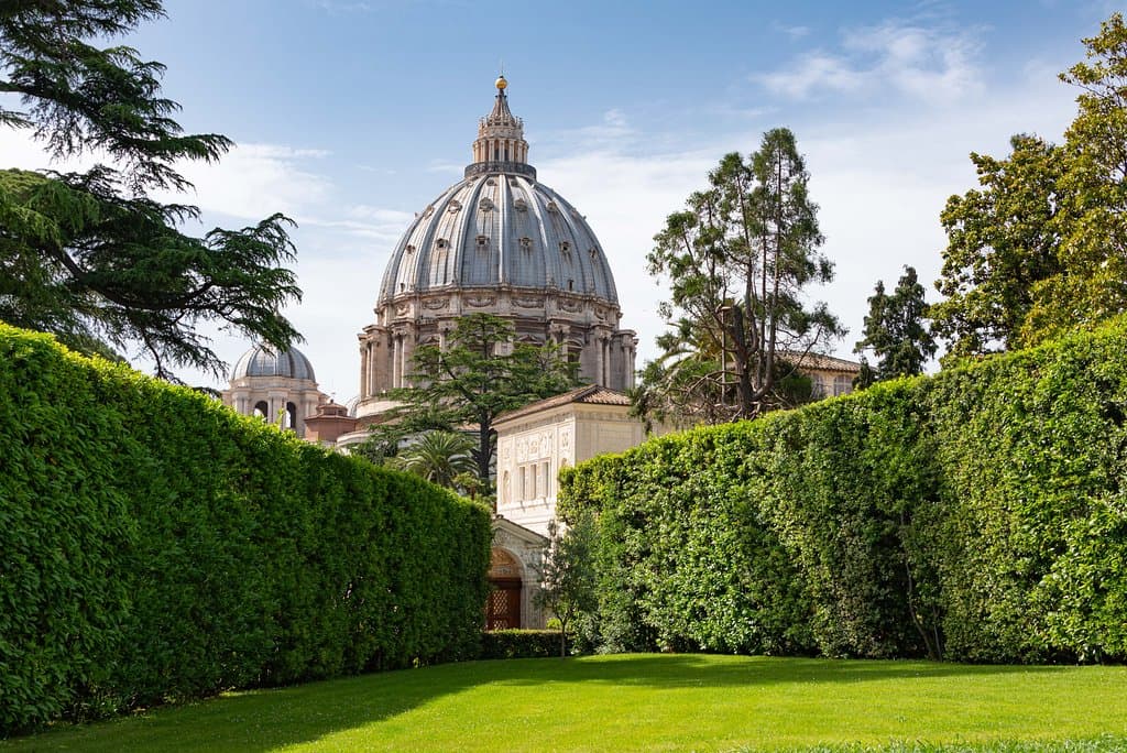 Koepel vanuit de tuin