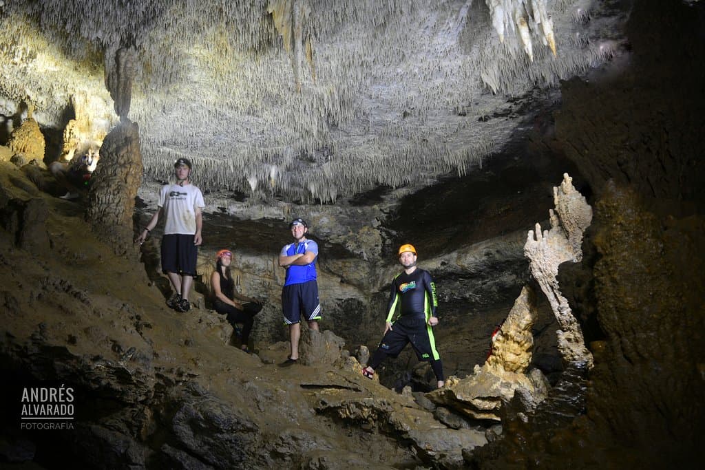 CUEVA DE LA VACA EN CURITI SANTANDER COLOMBIA, bienvenidos, somos Turismo Incluyente, al llegar a Tu Reserva Curiti, se les ofrece la Cueva de la Vaca, va incluido Guías y equipos profesionales, póliza de seguros, parqueadero gratis, bebida caliente, lockers, duchas, camaras de seguridad y una inolvidable aventura. También se les ofreces todos los deportes de aventura y extremo, hotel. Informes: +57-3118486536