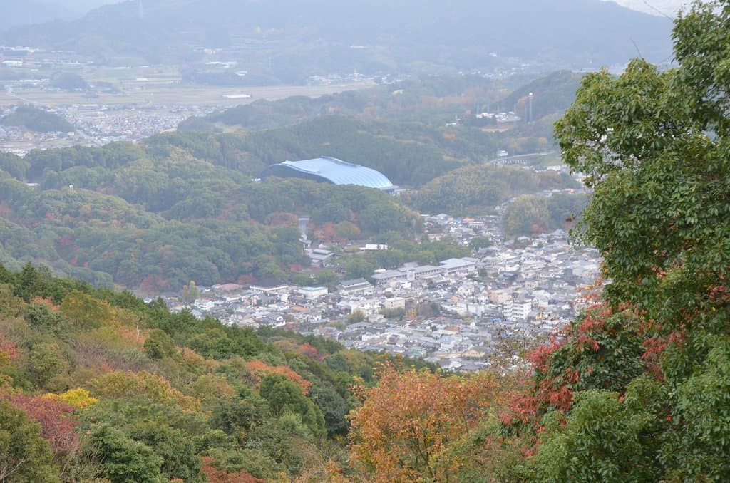 焼米ヶ原土塁上から天満宮、九博方面を眺める