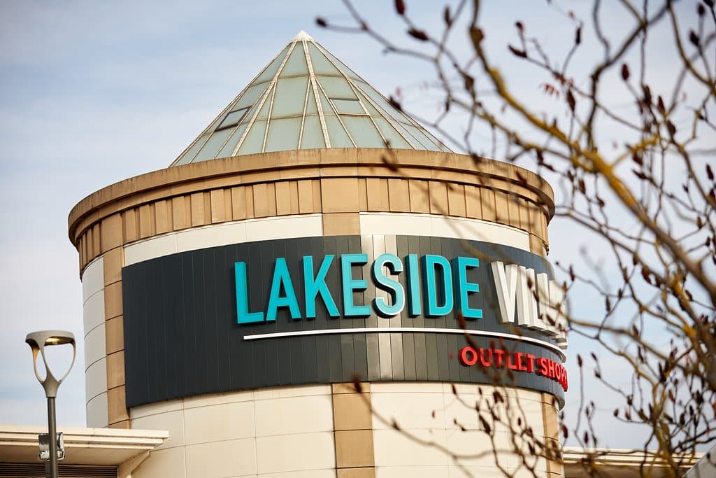 We have recently refurbished the centre by adding new signage through the mall and on the rotundas, new directory boards, beautiful foliage, benches and car parking signs.