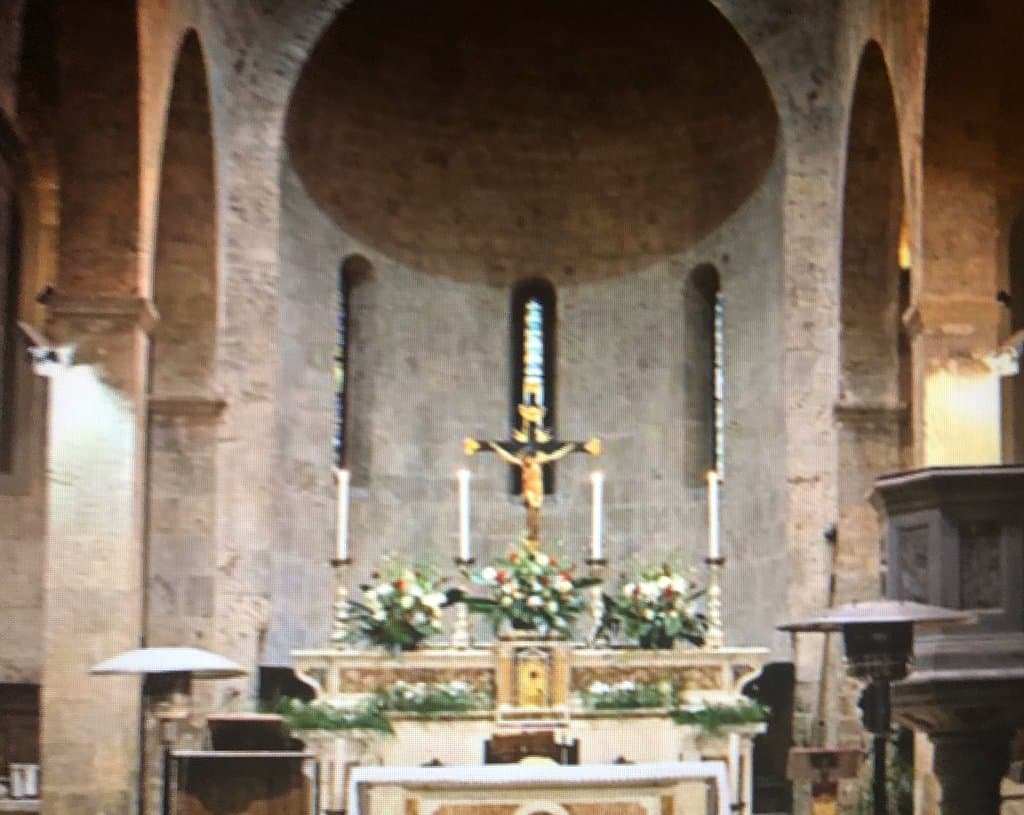 L’Altare Maggiore nella Navata ....