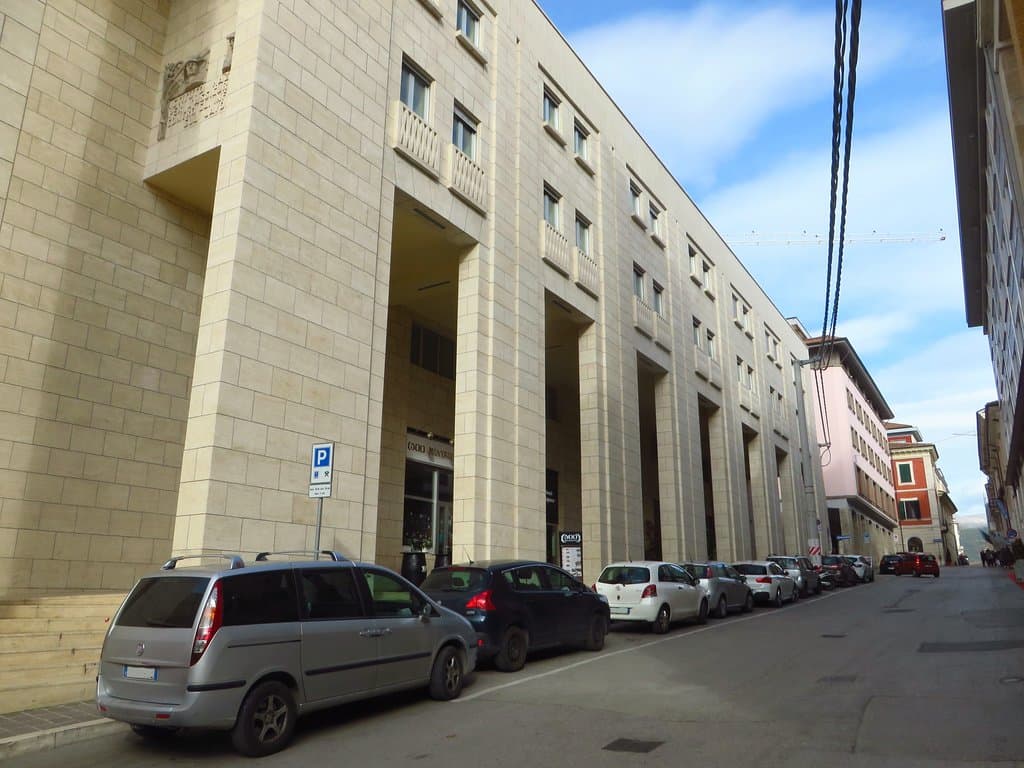 Portici sul lato sx del corso Federico II