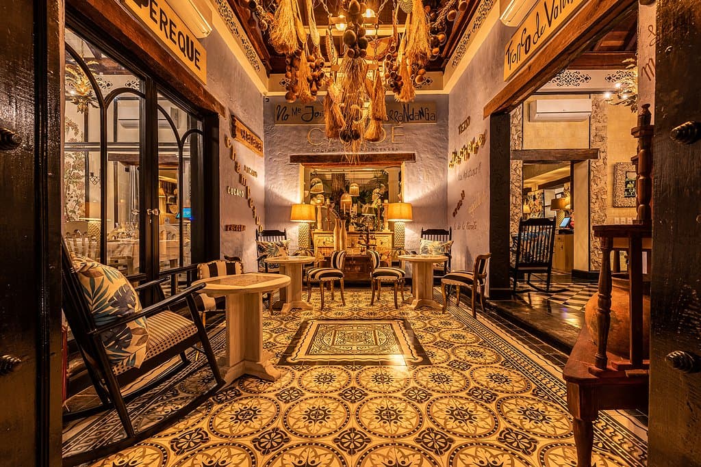 Disfruta de un ambiente agradable e inolvidable, deleitándome con una cocina y espacio 100% Cartagena. 