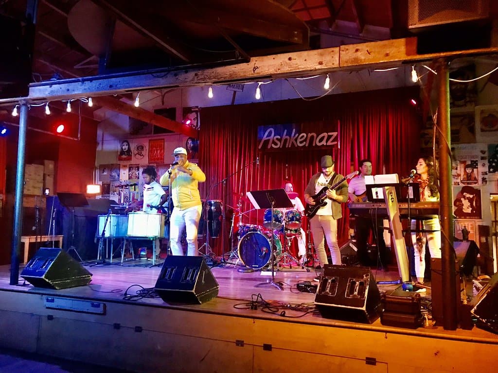 Barakemi Band performing