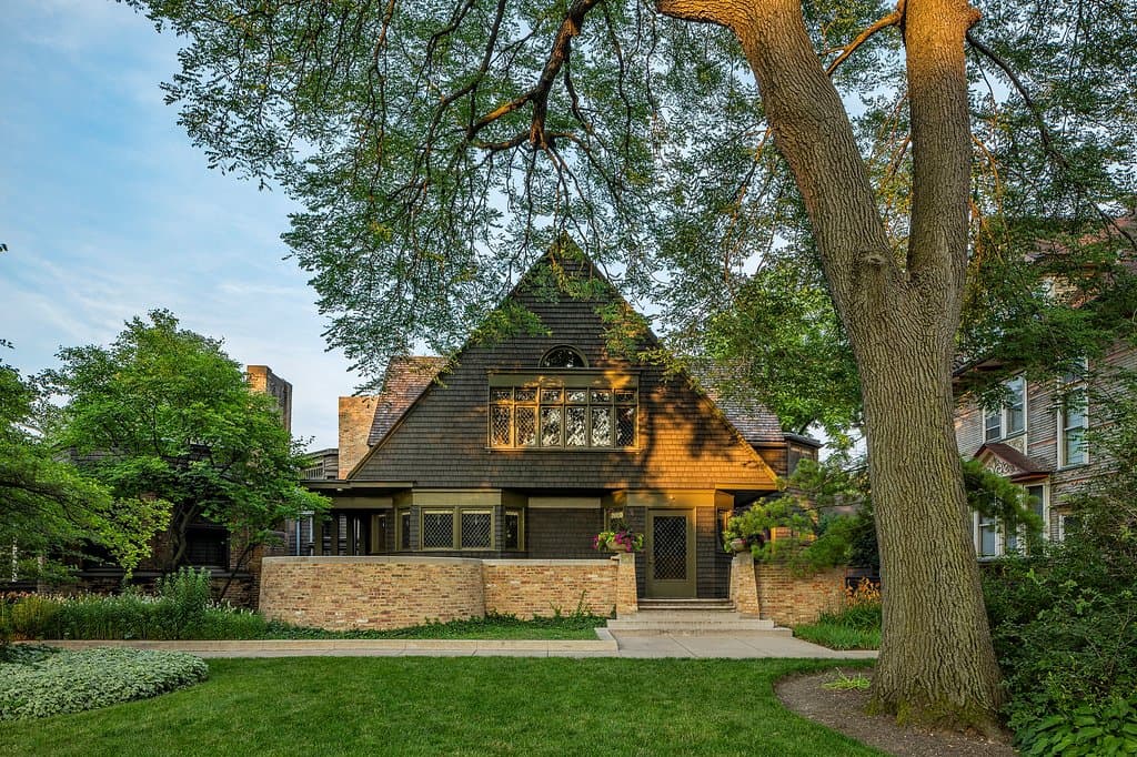 Forest Avenue entrance, Frank Lloyd Wright Home and Studio (Frank Lloyd Wright, 1889/1898), Oak Park, Ill. 

Courtesy of Frank Lloyd Wright Trust. Photographer: James Caulfield