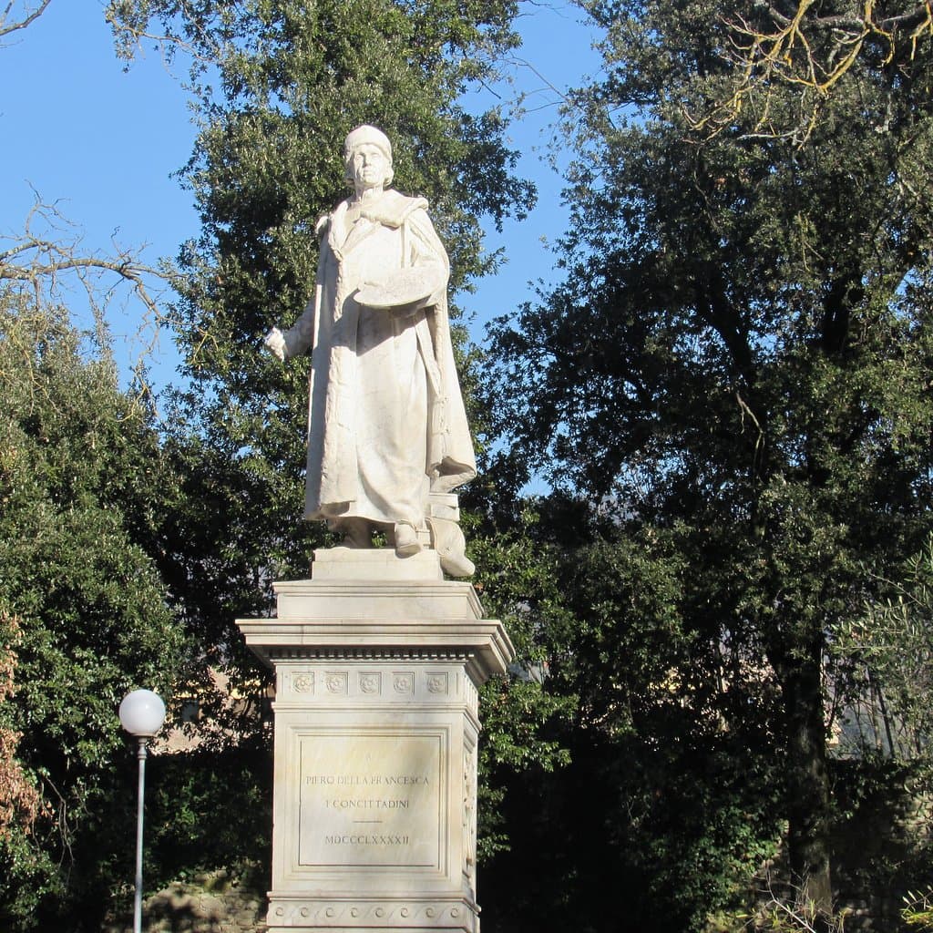 statua nel giardino di fronte