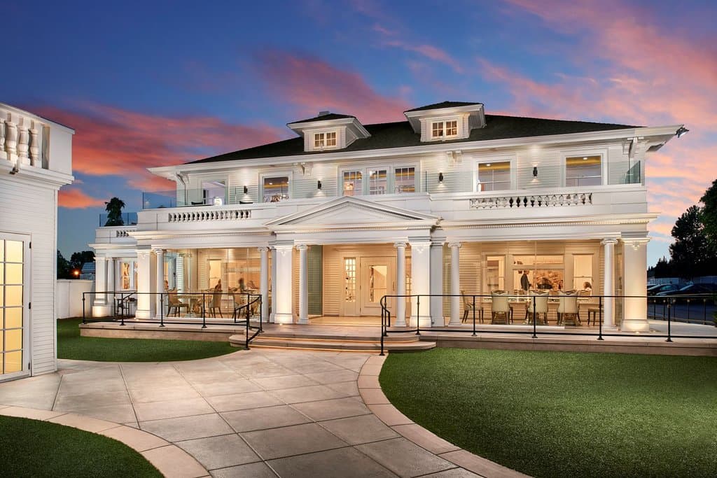 Exterior 
Photo Courtesy of Creative Noodle