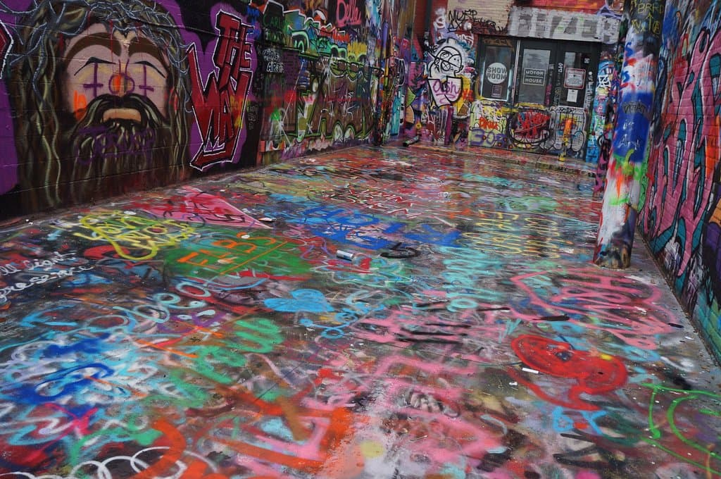 Wet graffiti