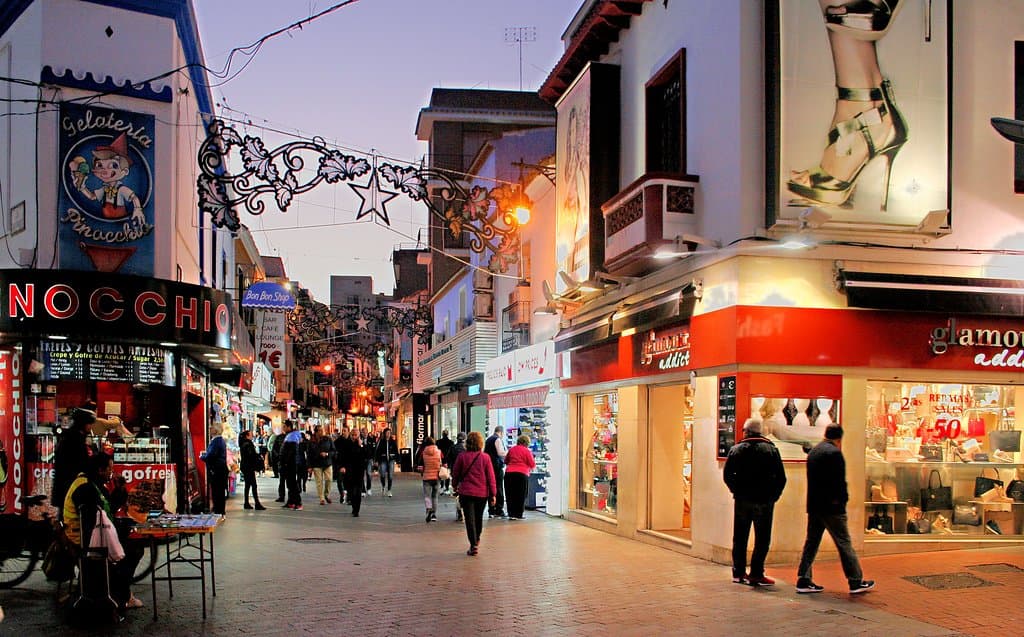 Vue nocturne de Benidorm Old Town