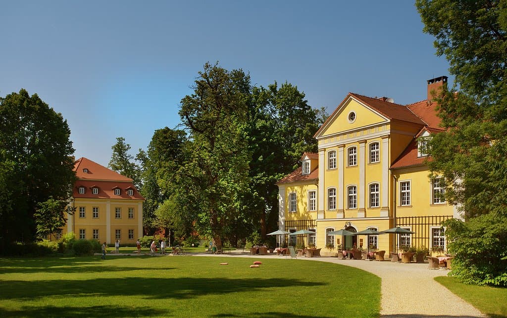 Mały i Duży Pałac od strony parku
