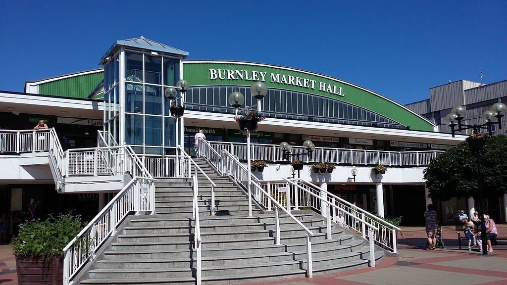 Burnley Market is the place to go for great quality local produce, beauty treatments, fashion, technology and an amazing variety of food. Enjoy our mix of cafes and takeaways selling food from Thailand, China, Italy, India and of course England. We also have, fresh fruit, award winning meat and black puddings, a delicatessen and a cake shop.

You”ll find an array of services on offer too, whether you fancy a picture framing, or a watch repair