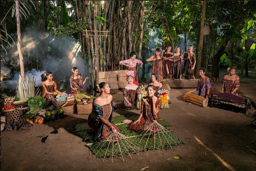 A warm and open space that will guide any visitors to enjoy and experience the beauty, wealth and to celebrate the cultural values inherited from our ancestors and presents them through love and joy. 