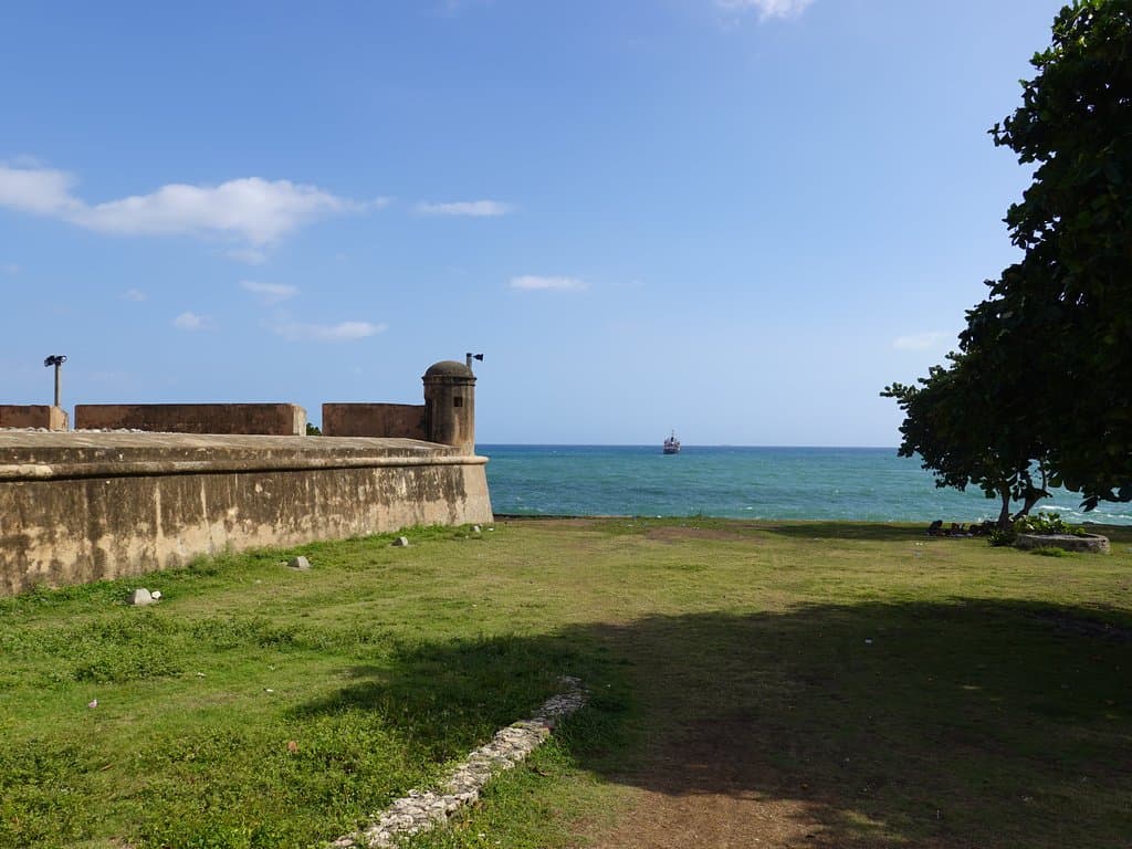 背後にはカリブ海が。