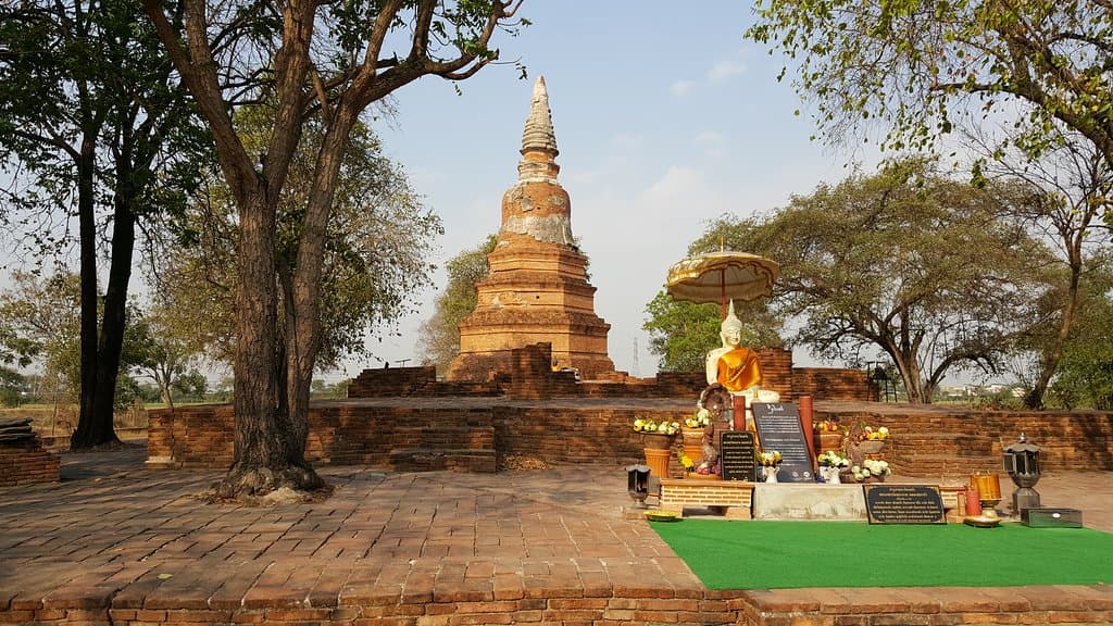 a place for people to worship in front of the chedi
