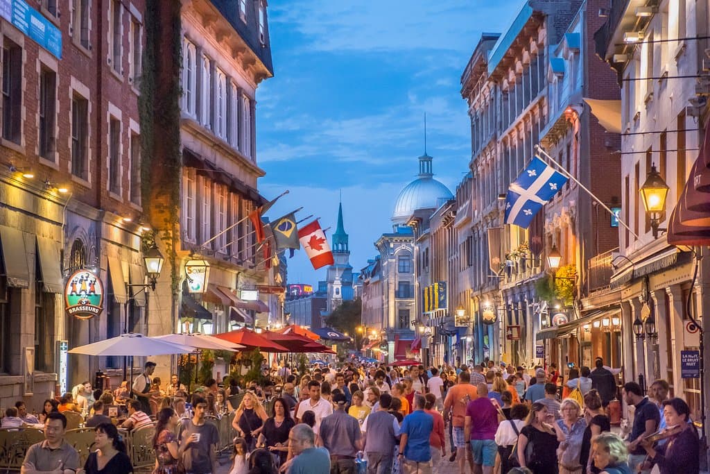 St-Paul Street in Summer, Old Montréal © Tourisme Montréal, Stéphan Poulin