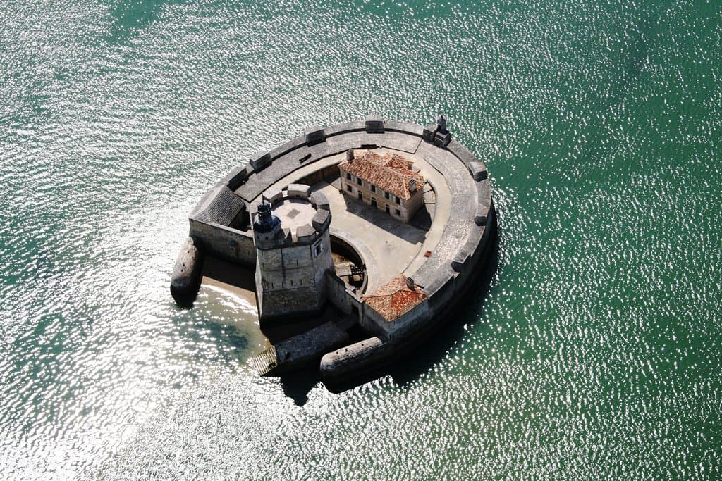 Fort Louvois vu du ciel à marée haute
