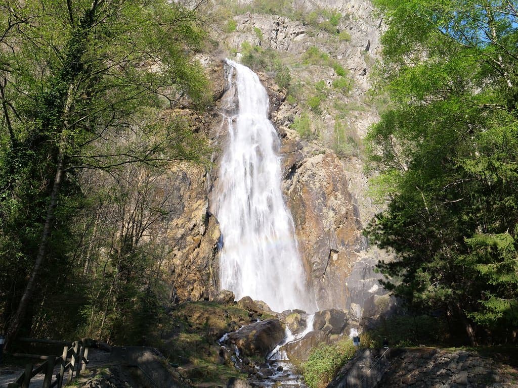 Fraîcheur au pied de la cascade