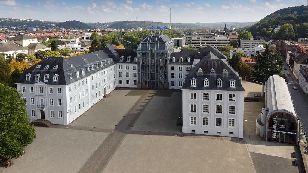 Das Historische Museum Saar am Schlossplatz, rechts neben dem Saarbrücker Schloss 
© HistorischesMuseumSaar, Markus Kecker