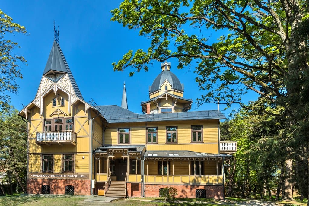 The museum is established in the villa “Anapilis” (after-life), which is impressive for its architecture and is closely related to the history of the city. The villa was built at the end of the nineteenth century, it is deemed to be one of the first villas that belonged to the count Tyszkiewicz.
