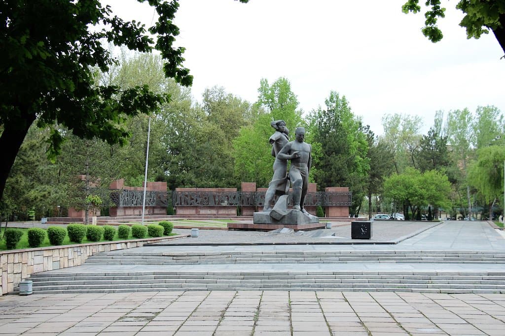 well-kept, beautifully laid out ... history of the country, but not one of the top sights in Tashkent.  So far the place is very nice, certainly counts from the historical to a special place - as memory of the earthquake in 1966